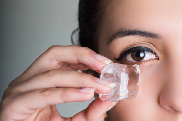 The 6 Skin-Enhancing Effects Of Rubbing Ice On Your Face